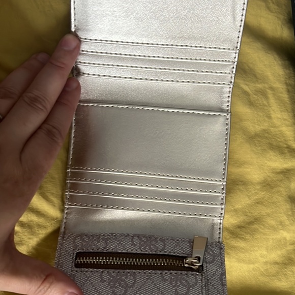 Guess Handbag with Wallet - Picture 6 of 6